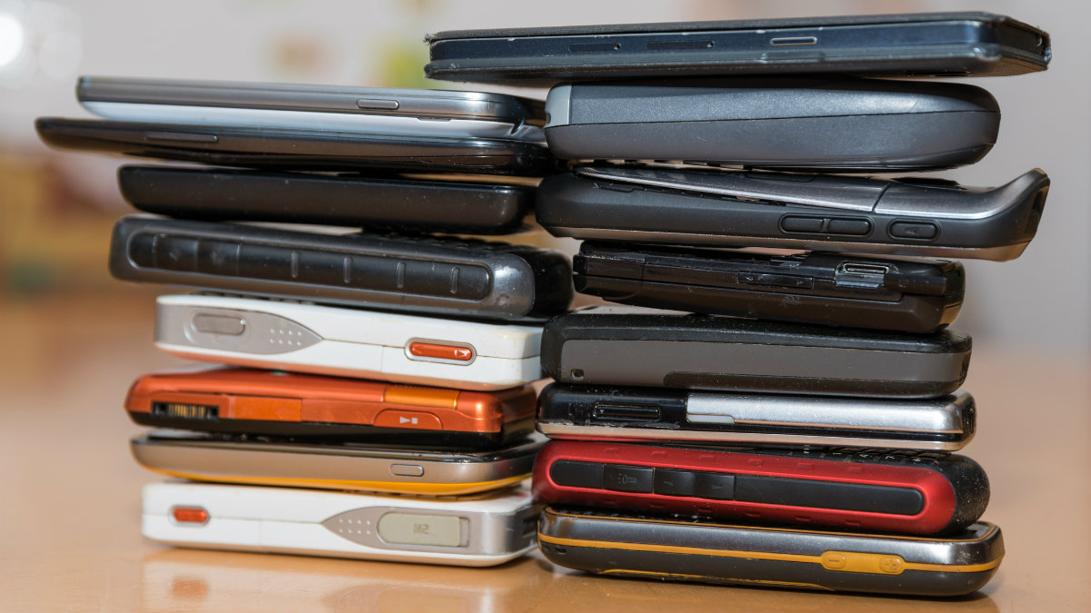 9 brilliant things to do with that old cellphone you have lying around